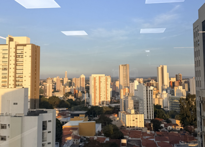 Descubra 5 sinais de desequilíbrio no fluxo de caixa e veja como a antecipação de recebíveis pode melhorar a liquidez, previsibilidade e crescimento da sua empresa.